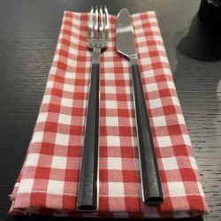 serviette-restaurant-bistrot-carreaux-rouges