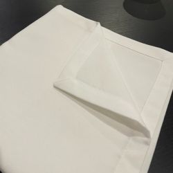 MILANO - Serviette de table professionnelle en polyester blanc toucher coton 50x50cm