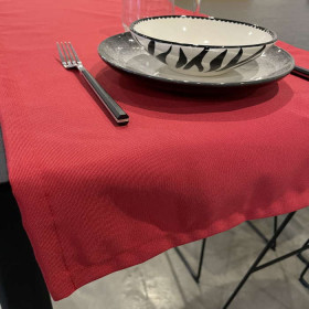 chemin-de-table-restaurant-sans-repassage-rouge